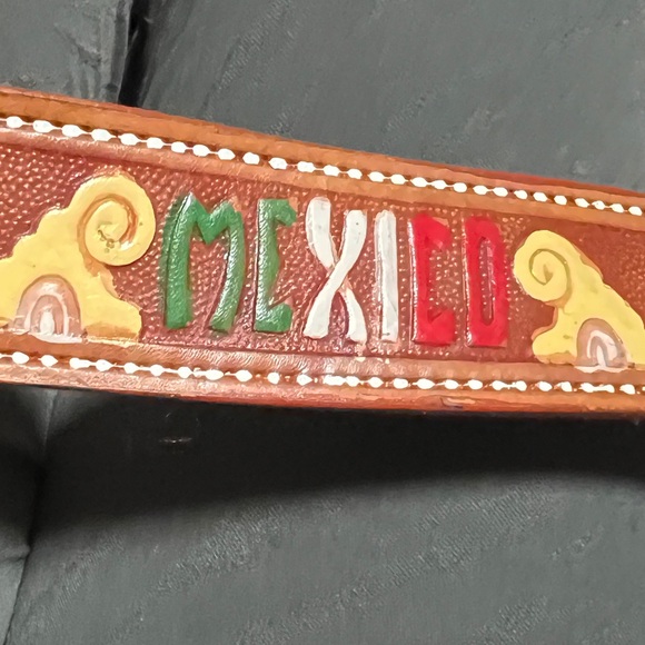 VTG 60’s Mexico tooled colorful western leather belt 32